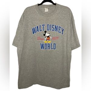 EUC. Vintage Mickey Mouse Walt Disney World Since 1971 Tee/T-Shirt in Gray